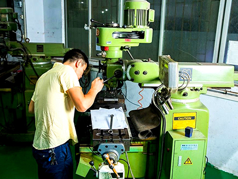 在五金冲压件中RSA6122客户是如何信赖锐硕五金的?