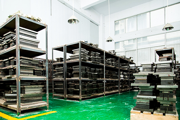 影响霸州五金冲压件加工厂五金模具寿命的要点是什么？